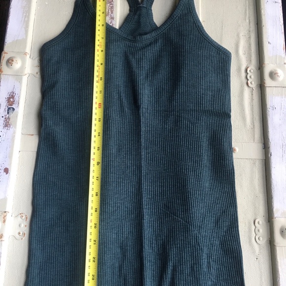 Lululemon 6 ~ EUC ‘ebb to street’ tank deep green colour - Picture 5 of 6